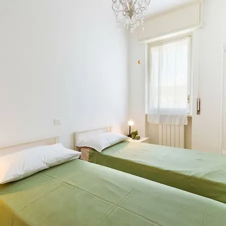S25-18 - - Attico Family Friendly Con Grande Terrazza شقة