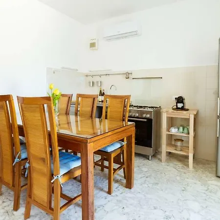 S25-18 - - Attico Family Friendly Con Grande Terrazza شقة سانريمو