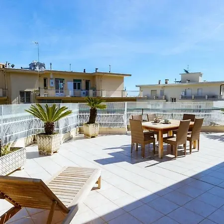 S25-18 - - Attico Family Friendly Con Grande Terrazza *